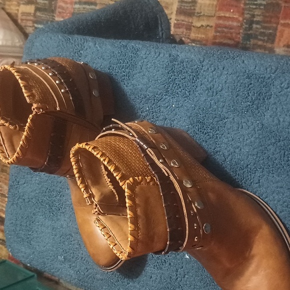 #28. G C boots - Picture 1 of 5